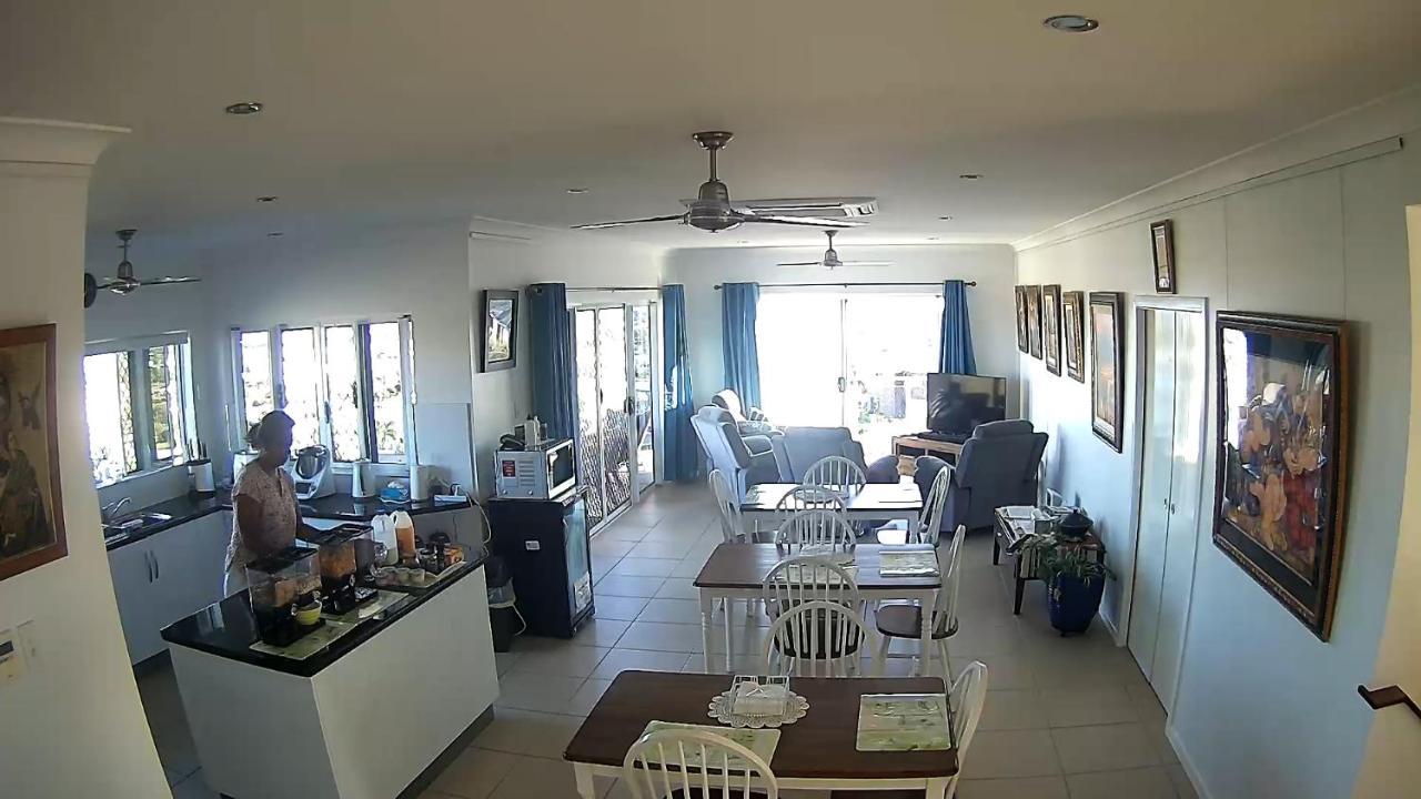 Margs Bed And Breakfast Bowen Exterior photo